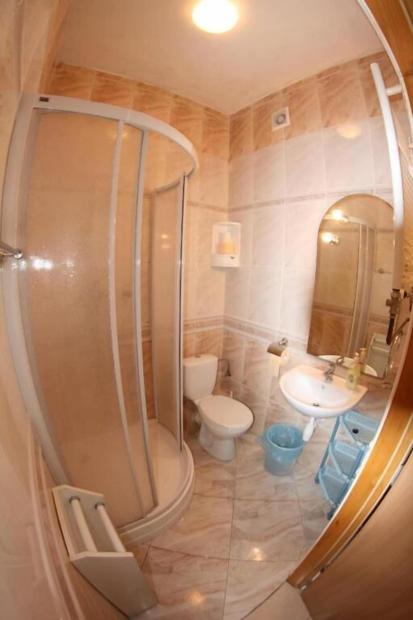 Hotel Daisy Budget クラクフ エクステリア 写真