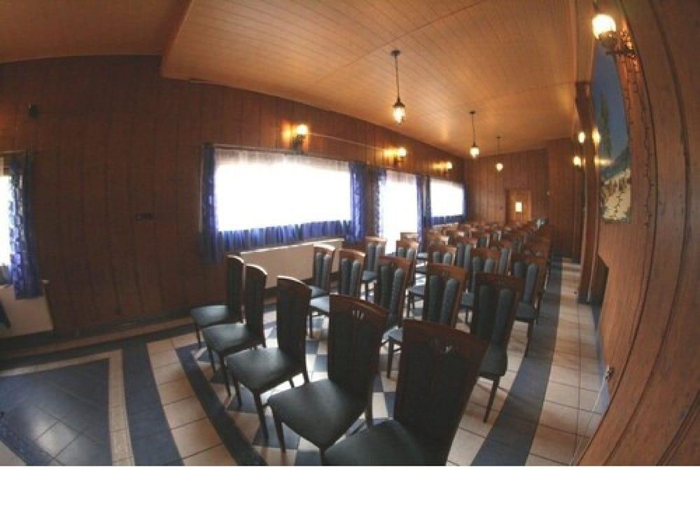 Hotel Daisy Budget クラクフ エクステリア 写真