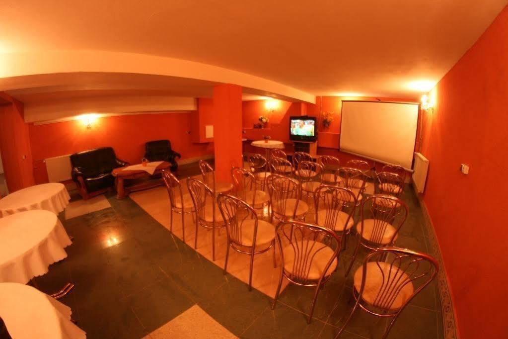 Hotel Daisy Budget クラクフ エクステリア 写真